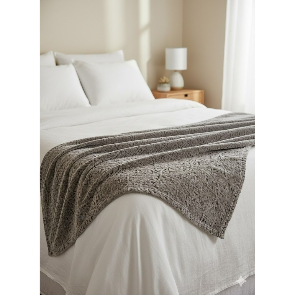 Pottery Barn Jacquard Medallion Coverlet Lattice Quilt Blanket Grey 92x96 Bed